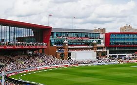 Apartment In Old Trafford